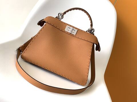 Fendi Peekaboo 33x22x14cm shoulder bag 1 1 Replica