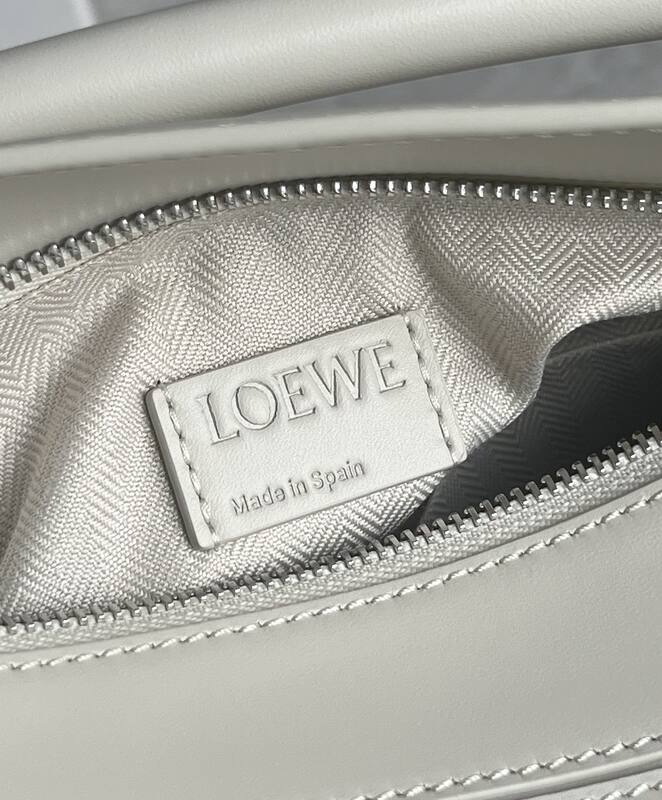Loewe White 25x18x10cm shoulder bag — 1:1 Replica