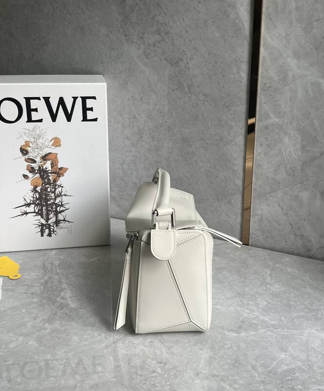 Loewe White 25x18x10cm shoulder bag — 1:1 Replica