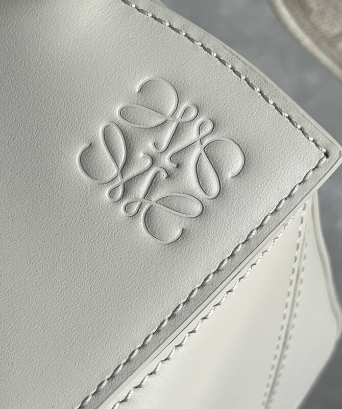 Loewe White 25x18x10cm shoulder bag — 1:1 Replica