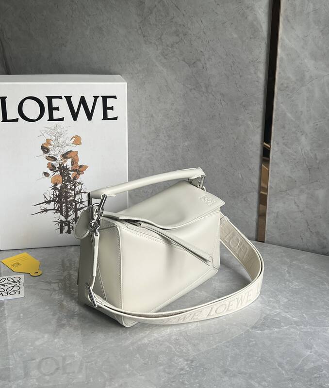 Loewe White 25x18x10cm shoulder bag — 1:1 Replica