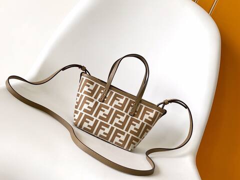 Fendi Brown 18x12cm shoulder bag AAA Quality Replica