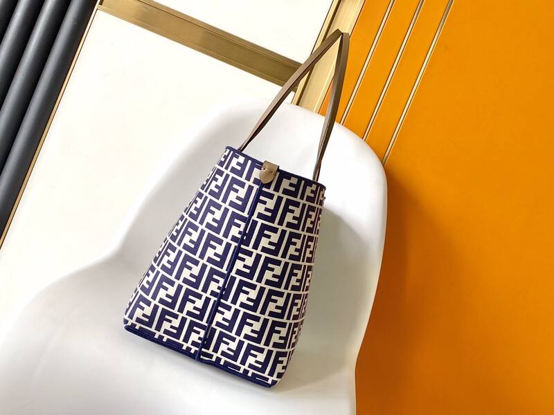 Fendi Brown 40x30x16cm shoulder bag — Premium Replica