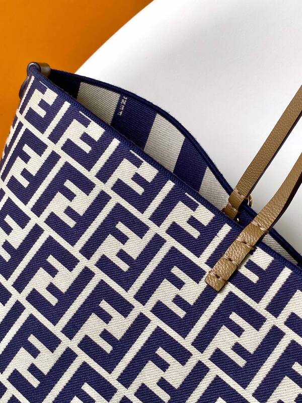 Fendi Brown 40x30x16cm shoulder bag — Premium Replica
