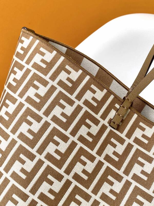 Fendi Brown 40x30x16cm shoulder bag — 1:1 Replica