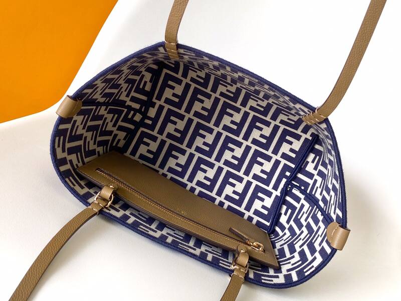 Fendi Monogram 25x18x10cm shoulder bag — Premium Replica