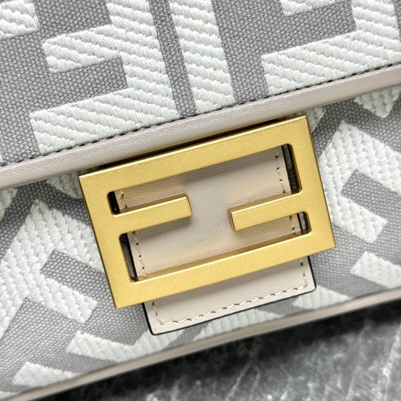 Fendi shoulder bag — AAA Quality Replica