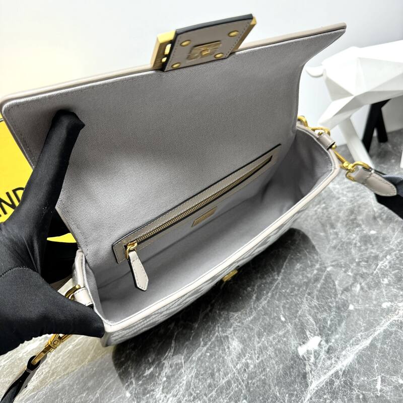 Fendi shoulder bag — AAA Quality Replica