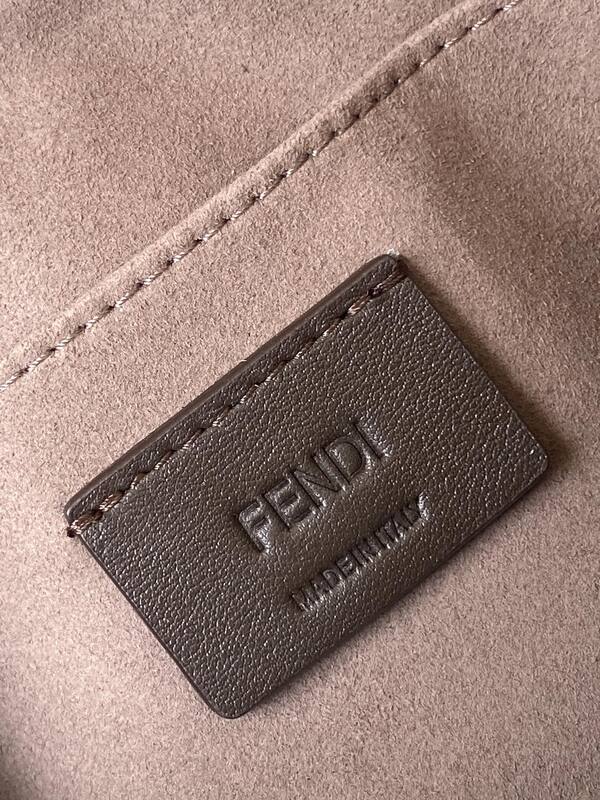 Fendi Monogram shoulder bag — Top Quality Replica