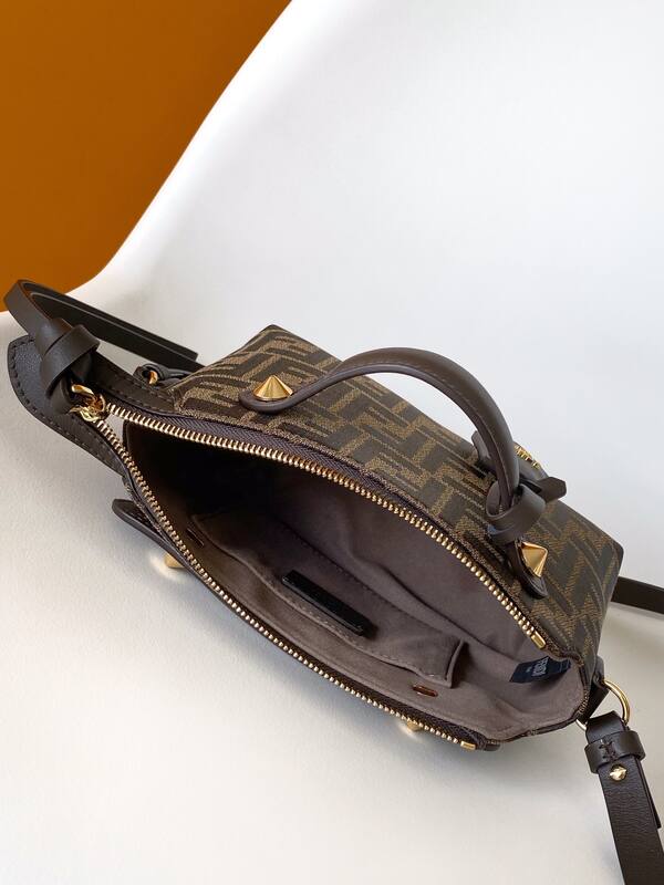 Fendi Monogram shoulder bag — Top Quality Replica