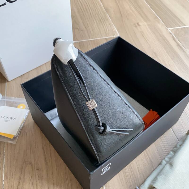 Loewe Black shoulder bag — AAA Quality Replica