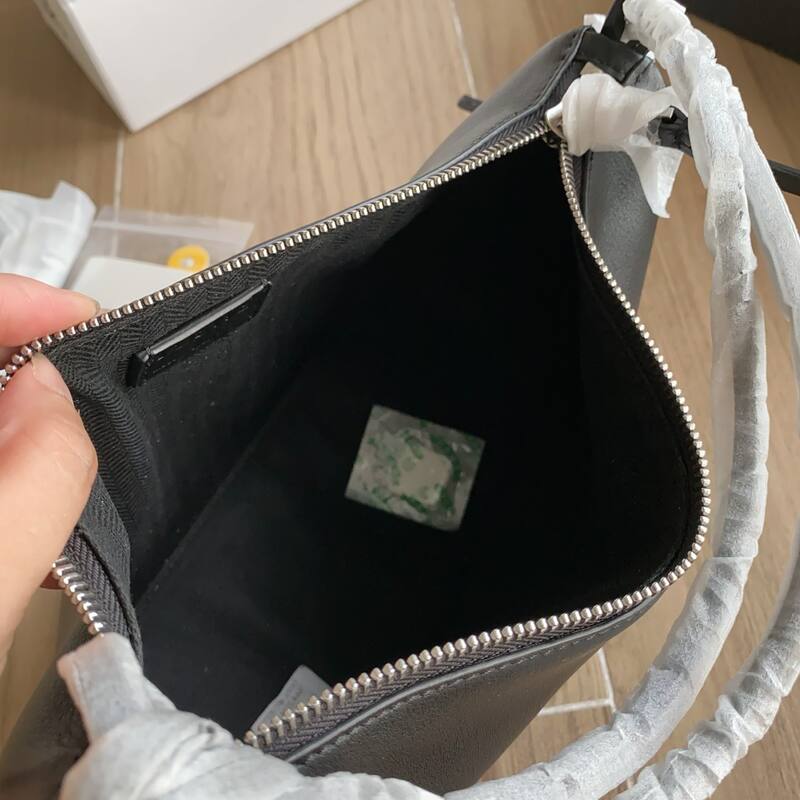 Loewe Black shoulder bag — AAA Quality Replica