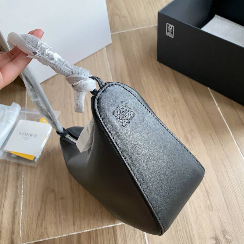 Loewe Black shoulder bag — AAA Quality Replica