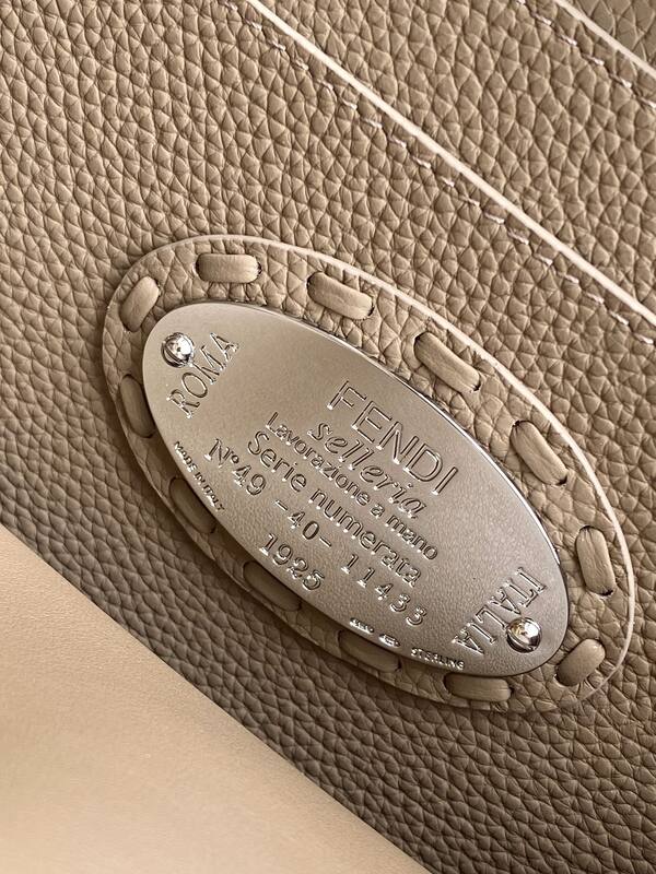 Fendi Peekaboo Beige 33x22x14cm shoulder bag — Premium Replica
