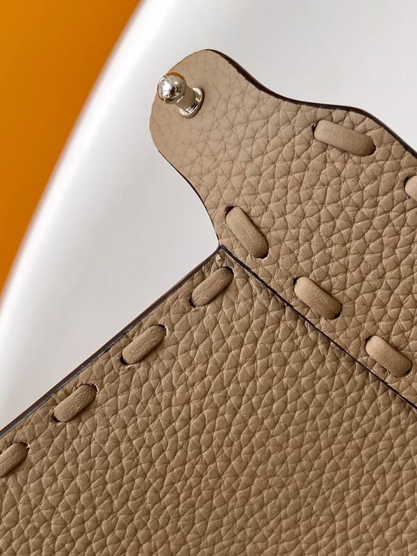 Fendi Peekaboo Beige 33x22x14cm shoulder bag — Top Quality Replica