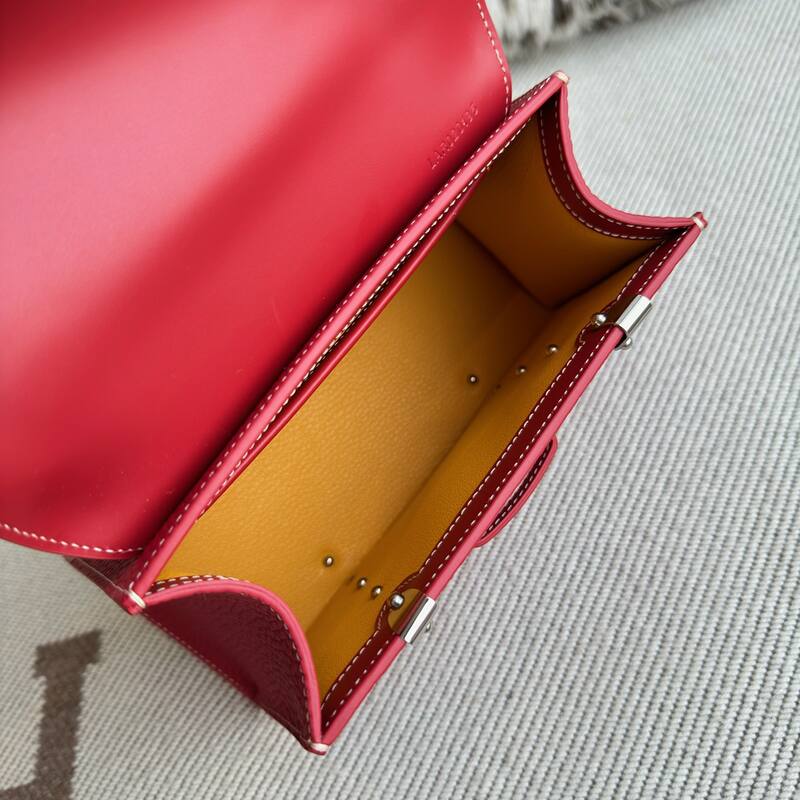 Goyard Red shoulder bag — AAA Quality Replica