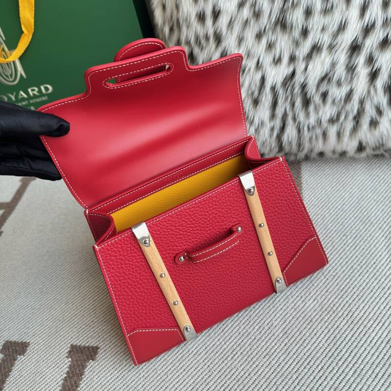 Goyard Red shoulder bag — AAA Quality Replica