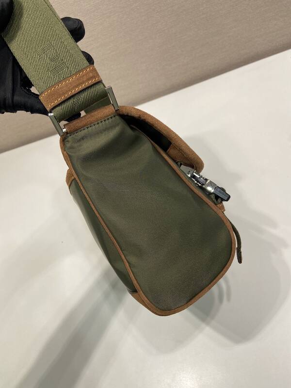 Prada Brown 25x18x10cm shoulder bag — Premium Replica