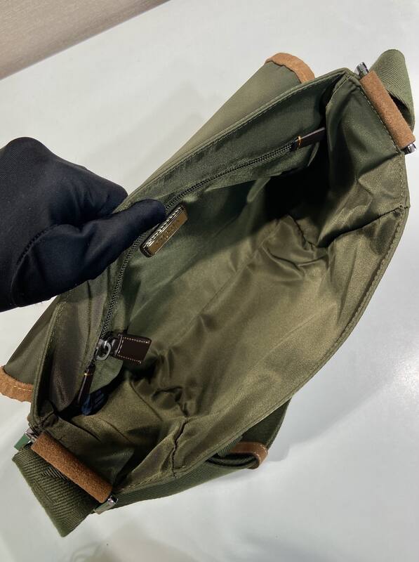 Prada Brown 25x18x10cm shoulder bag — Premium Replica