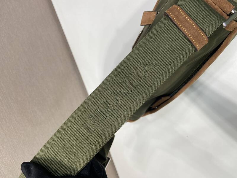 Prada Brown 25x18x10cm shoulder bag — Premium Replica