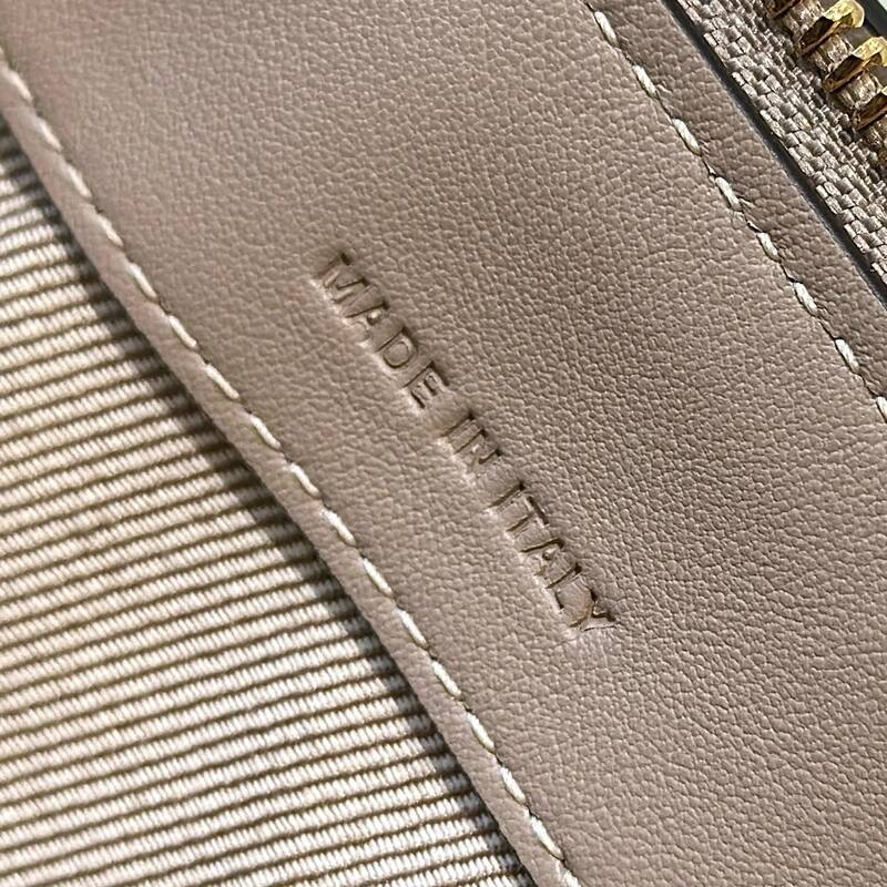 Fendi shoulder bag — AAA Quality Replica
