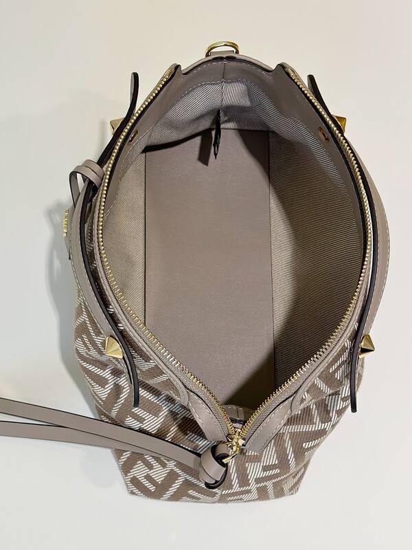 Fendi shoulder bag — AAA Quality Replica