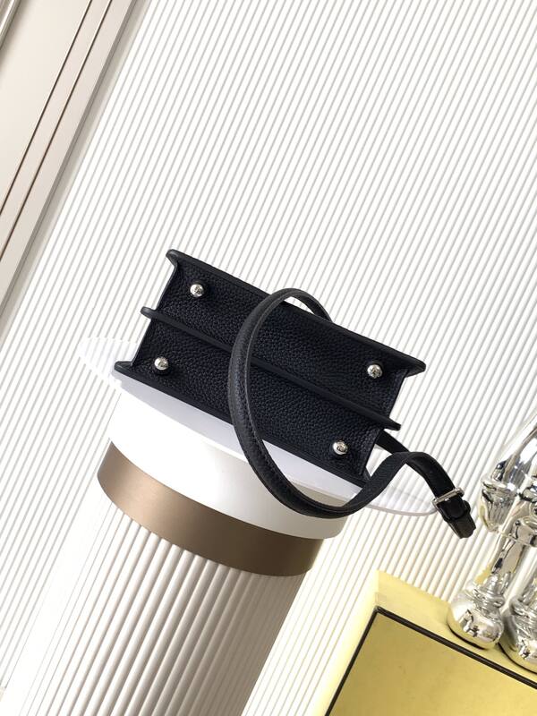 Fendi Peekaboo Black 33x22x14cm shoulder bag — 1:1 Replica