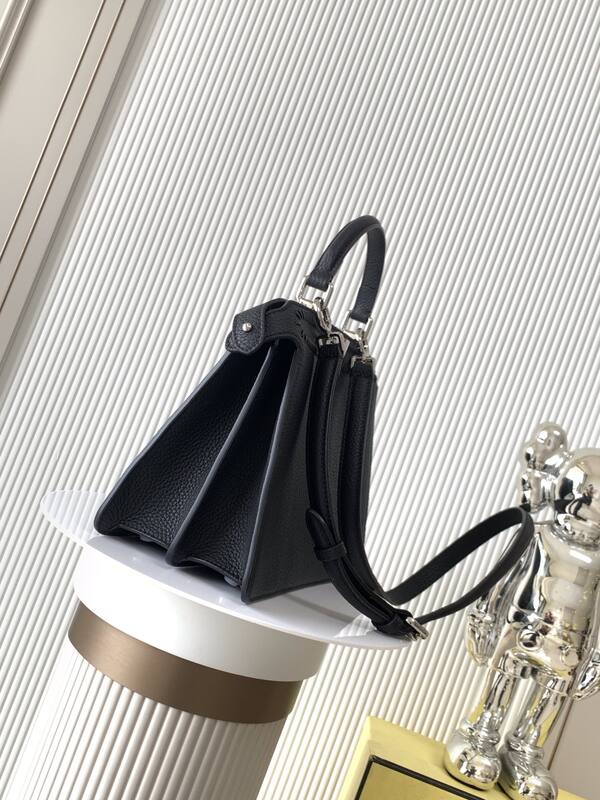 Fendi Peekaboo Black 33x22x14cm shoulder bag — Premium Replica