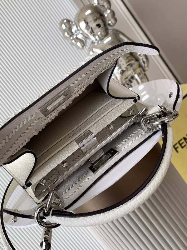 Fendi Peekaboo White 33x22x14cm shoulder bag — Premium Replica