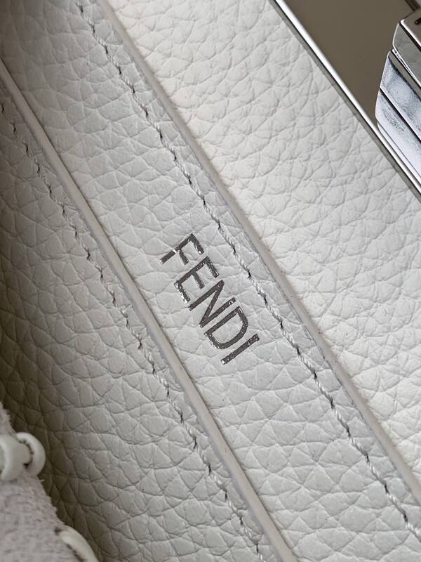 Fendi Peekaboo White 33x22x14cm shoulder bag — Premium Replica