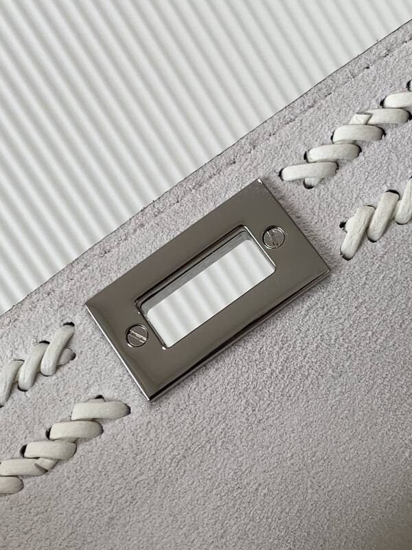 Fendi Peekaboo White 33x22x14cm shoulder bag — Premium Replica