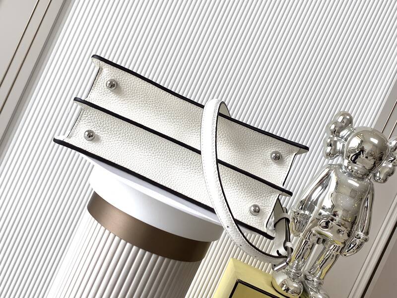 Fendi Peekaboo White 33x22x14cm shoulder bag — Top Quality Replica