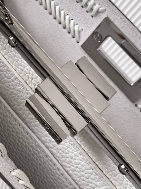 Fendi Peekaboo White 33x22x14cm shoulder bag — Top Quality Replica