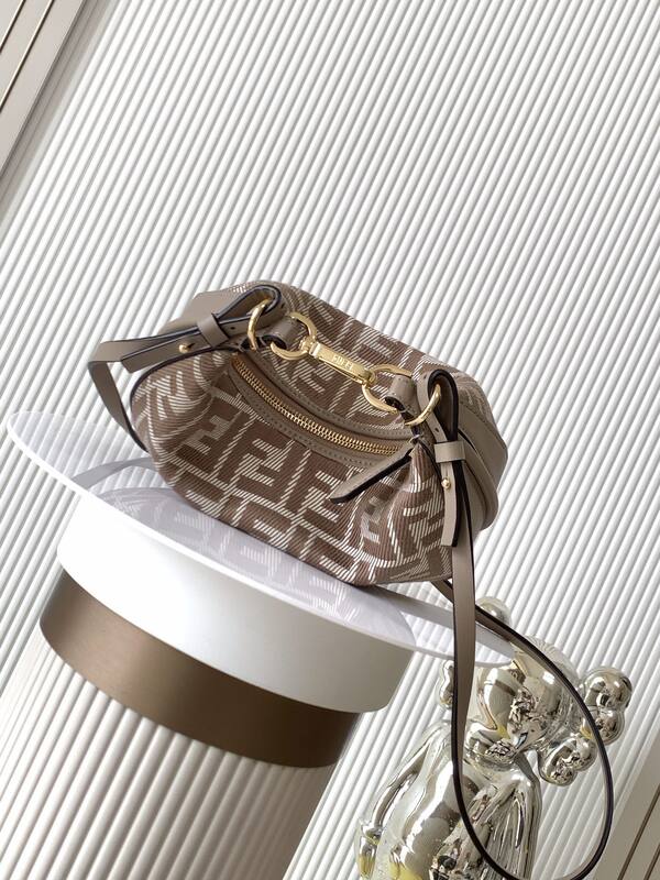 Fendi Monogram 25x18x10cm shoulder bag — 1:1 Replica