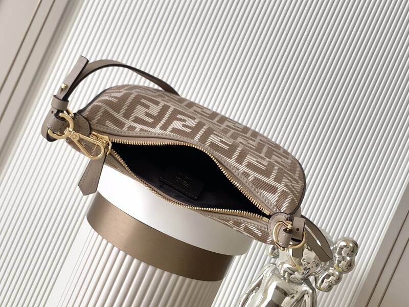 Fendi Monogram 25x18x10cm shoulder bag — 1:1 Replica