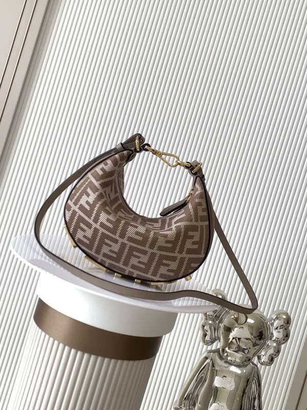 Fendi Monogram 25x18x10cm shoulder bag — 1:1 Replica
