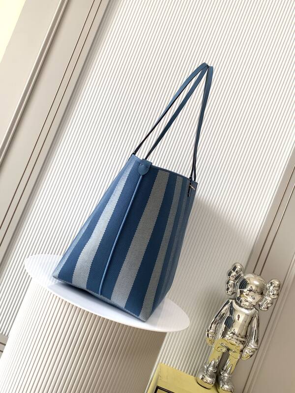Fendi Blue 40x30x16cm shoulder bag — Top Quality Replica