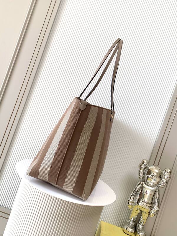 Fendi Brown 40x30x16cm shoulder bag — AAA Quality Replica