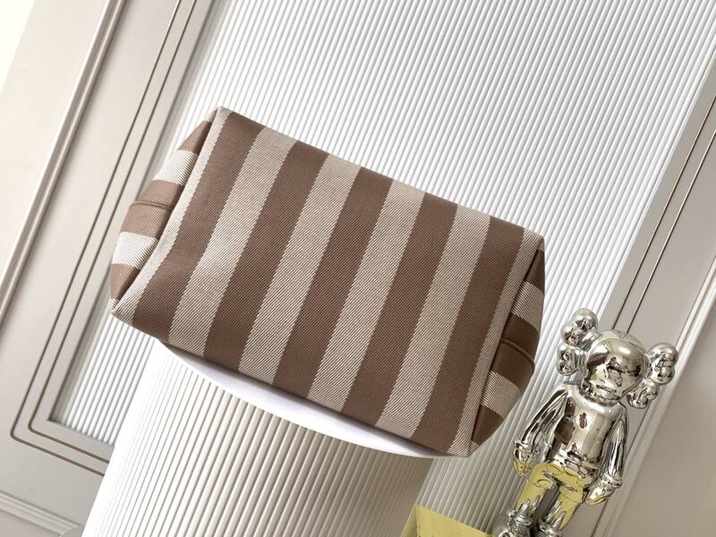 Fendi Brown 40x30x16cm shoulder bag — AAA Quality Replica