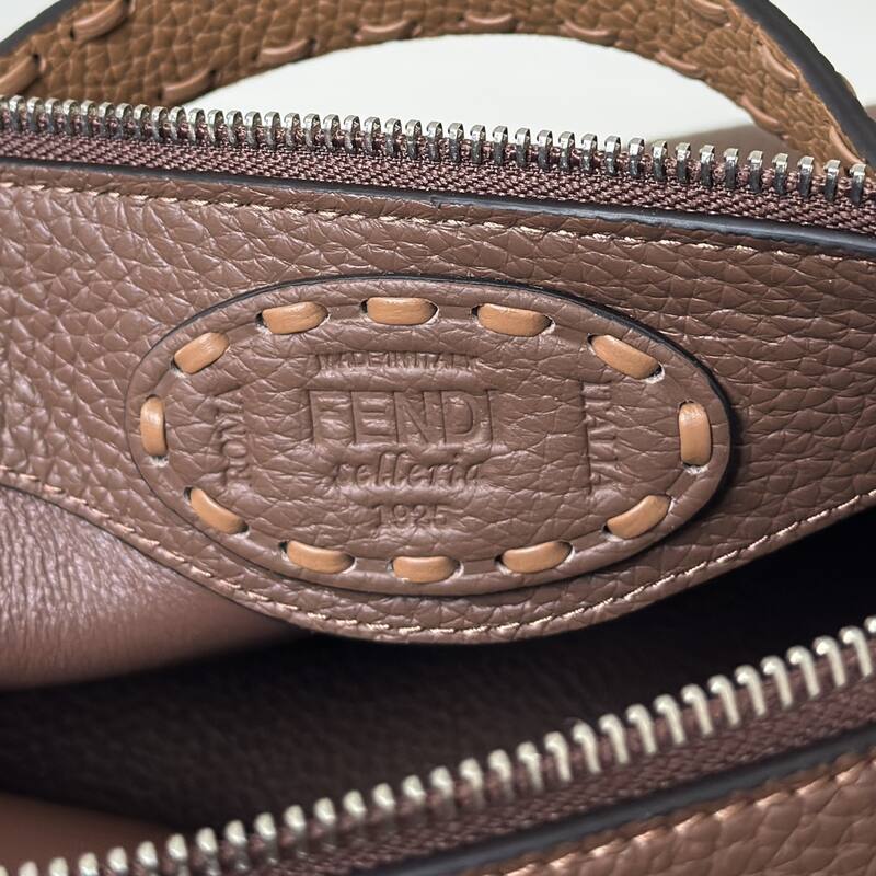 Fendi Brown 25x18x10cm shoulder bag — AAA Quality Replica