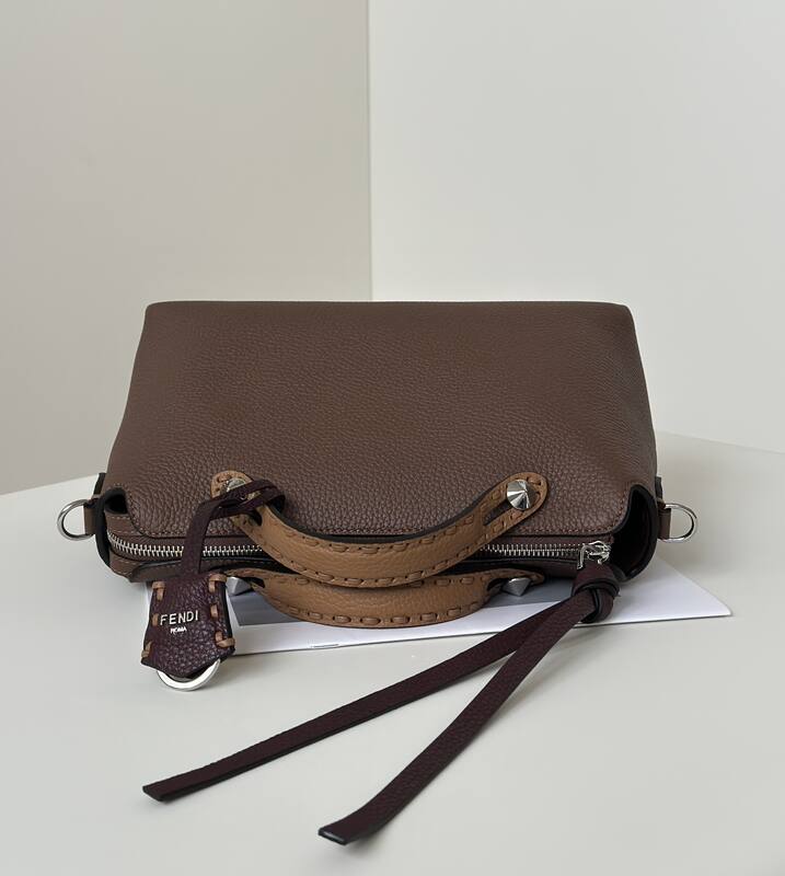 Fendi Brown 25x18x10cm shoulder bag — AAA Quality Replica