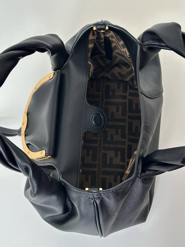 Fendi shoulder bag — AAA Quality Replica
