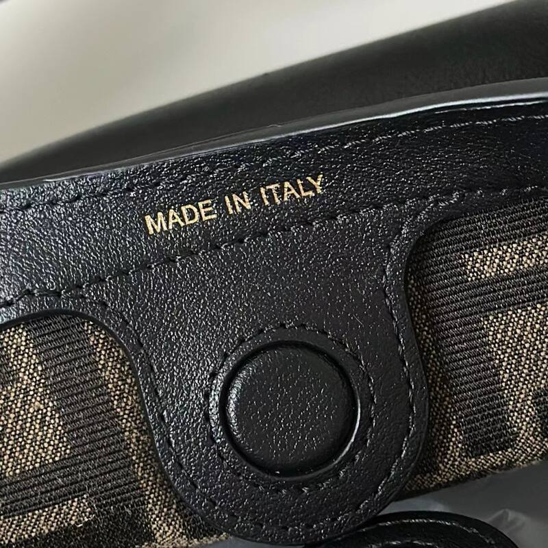 Fendi shoulder bag — AAA Quality Replica