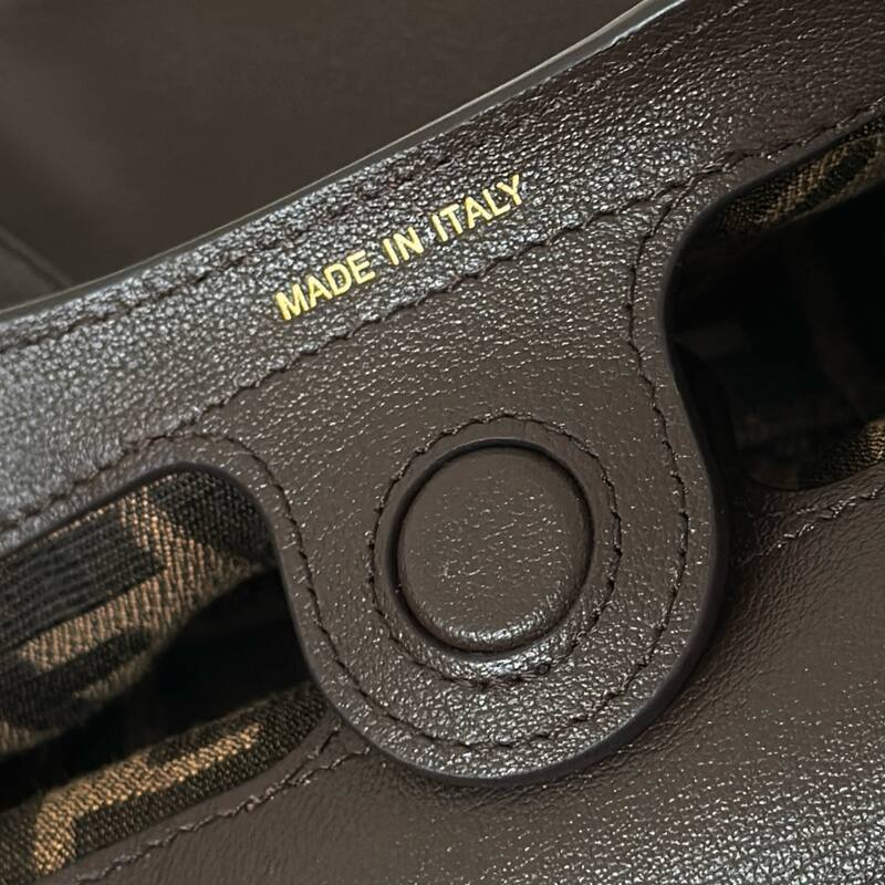 Fendi shoulder bag — Top Quality Replica