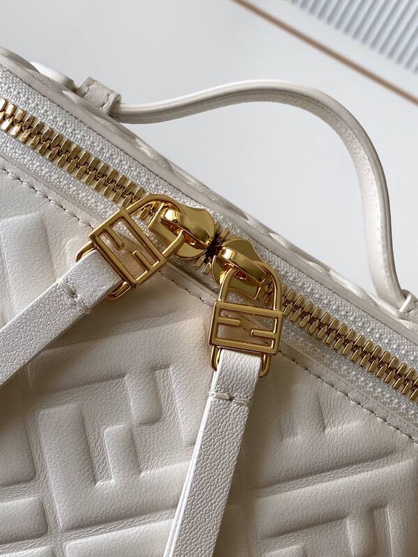 Fendi White 25x18x10cm shoulder bag — 1:1 Replica