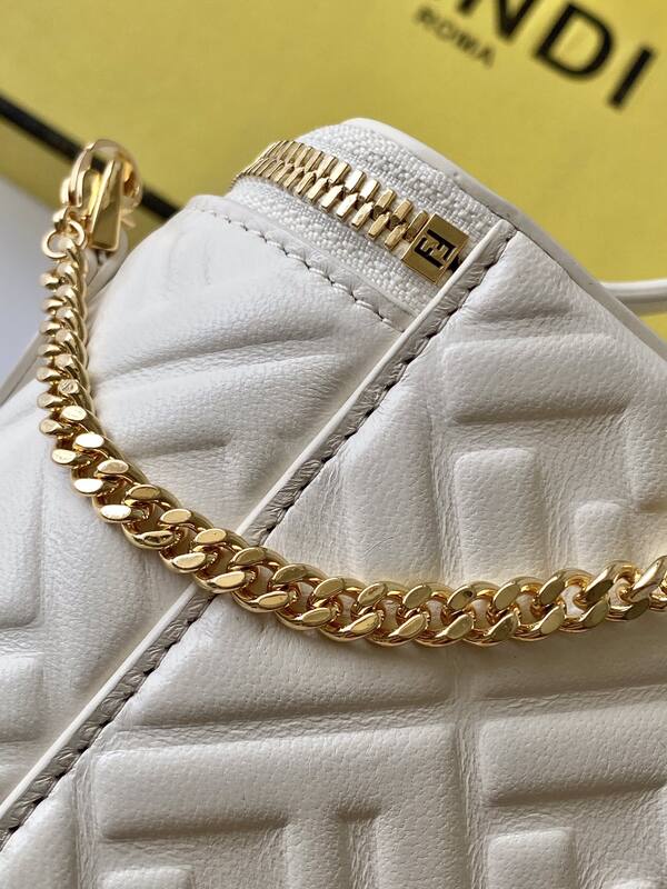 Fendi White 25x18x10cm shoulder bag — 1:1 Replica