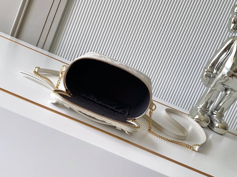 Fendi White 25x18x10cm shoulder bag — 1:1 Replica