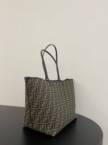 Fendi Brown 40x30x16cm shoulder bag 1 1 Replica