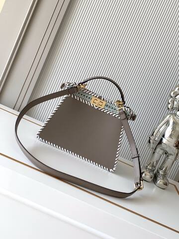 Fendi Peekaboo 33x22x14cm shoulder bag 1 1 Replica