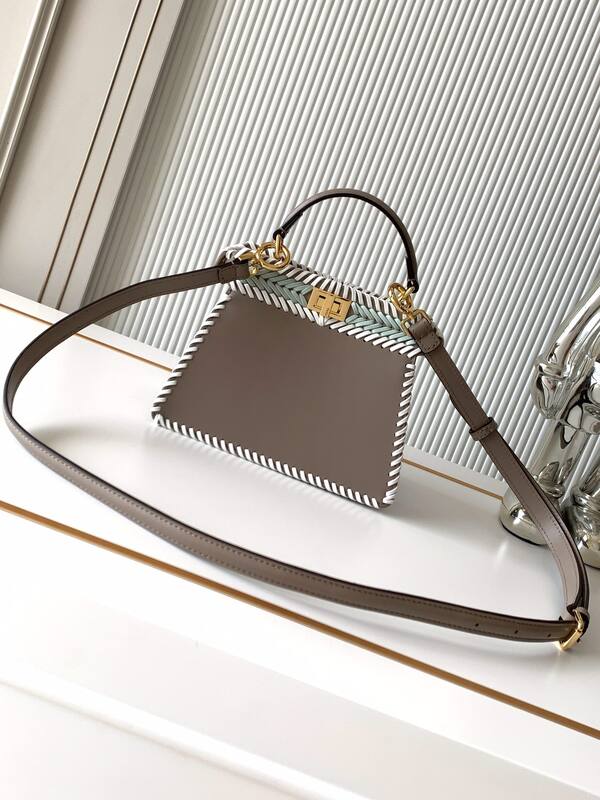 Fendi Peekaboo 33x22x14cm shoulder bag — Premium Replica